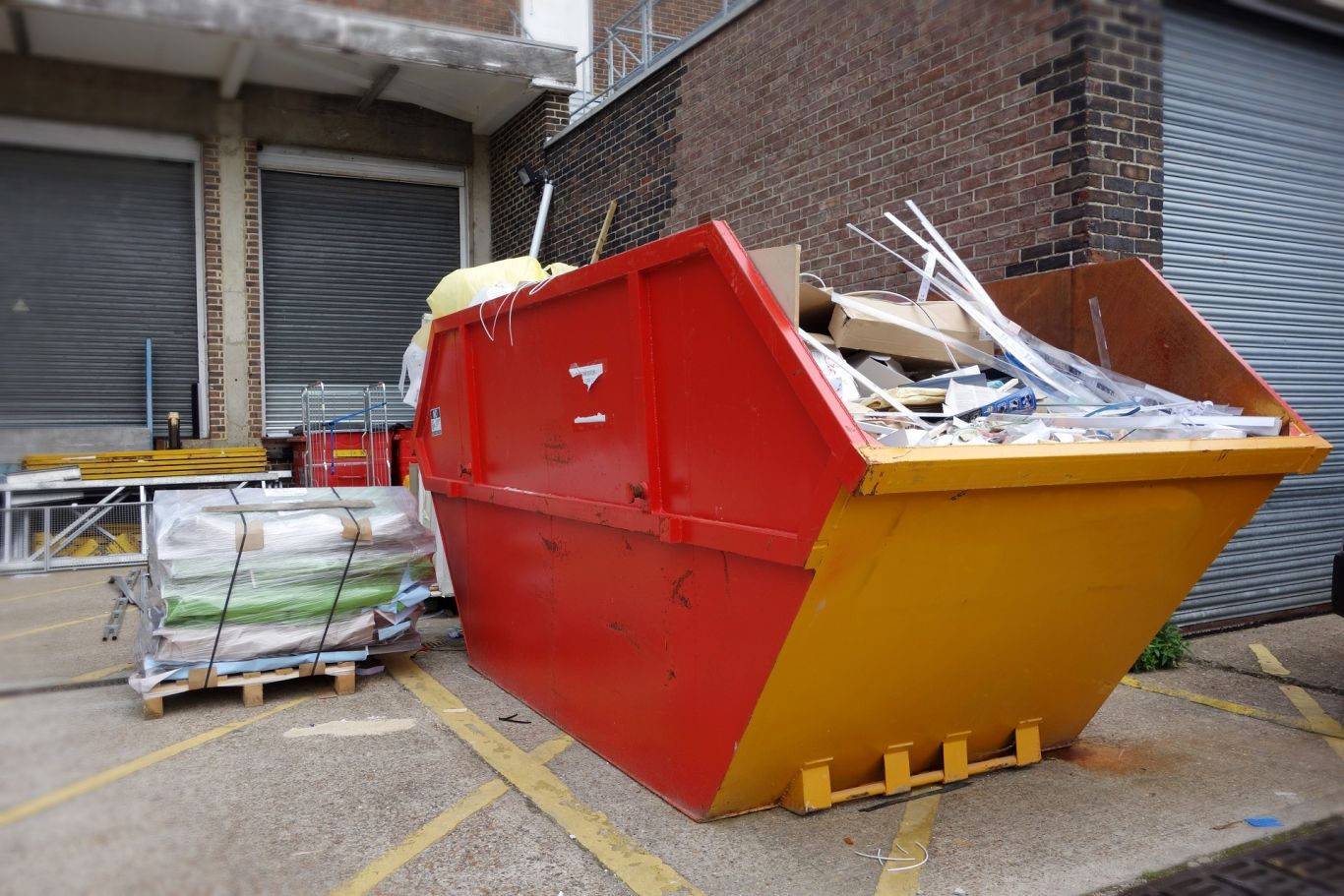 First Choice Skips Local Waste Management, Skip Hire StokeonTrent